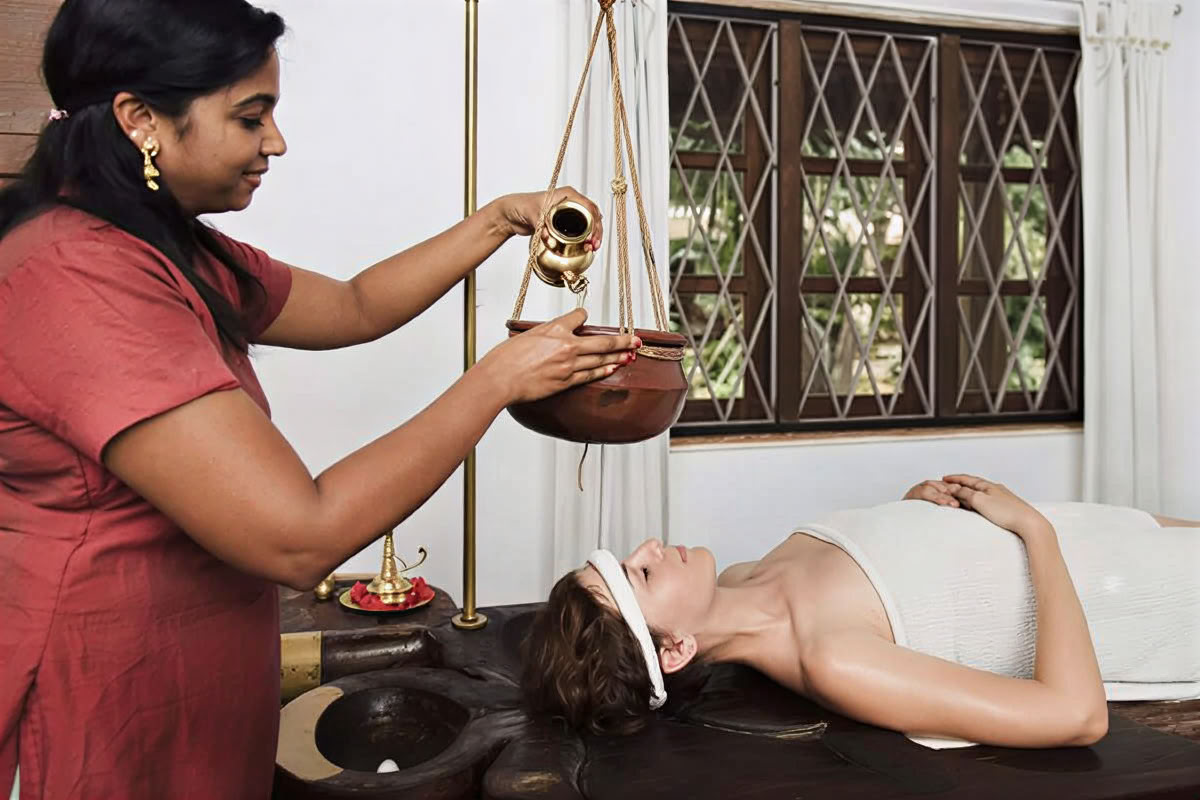 Arrangör av vedisk hinduiskt bröllopsceremoni i Rishikesh