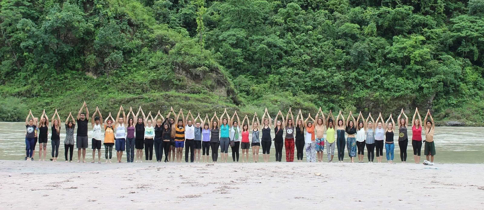 200 timmars yogalärarutbildning i Rishikesh – 2–30 jan 2027