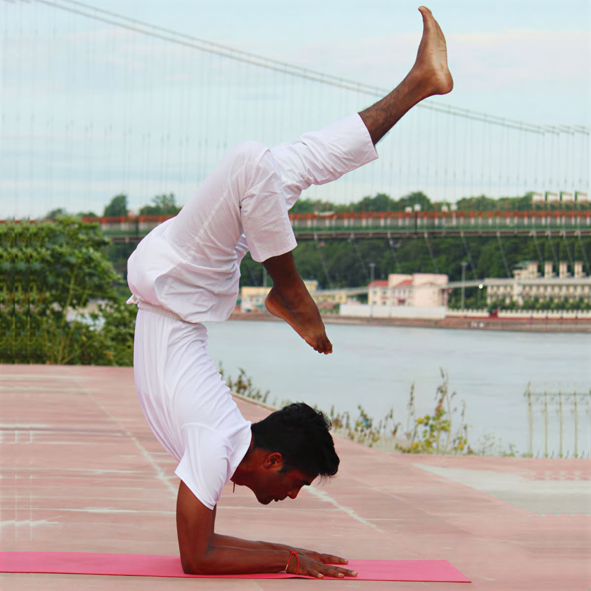 30-dagars lycksalig yoga-retreat / semester