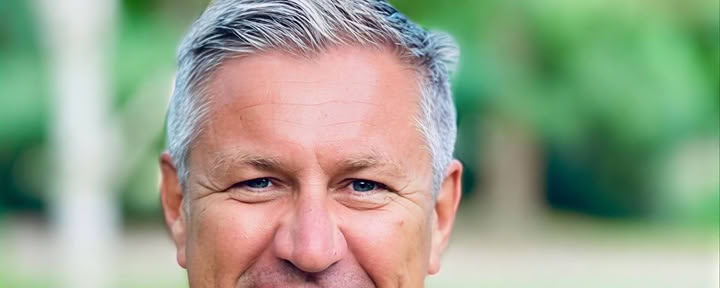 Yoga med Angus Ford Robertson