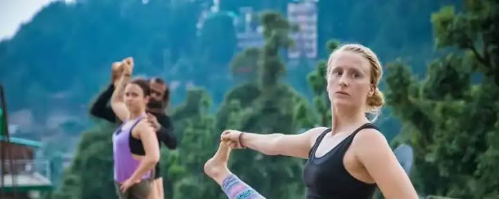 300 timmars Hatha Yoga-lärarutbildning