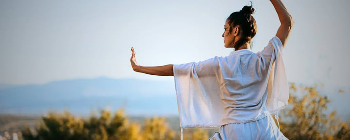Fri från lidande: helgretreat med praktisk självkärlek, mindfulnessmeditation och qigong för klarhet, läkning och förvandling