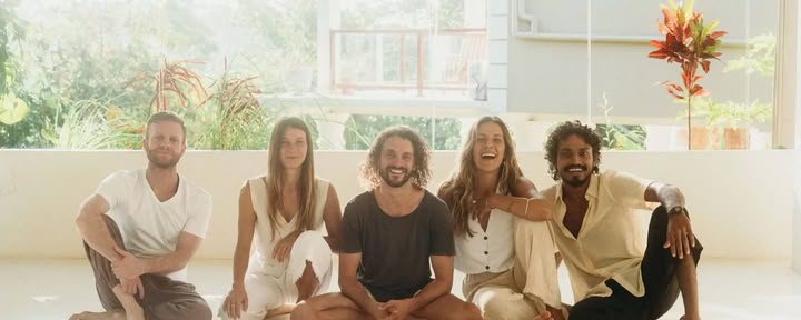 200-timmars Synergy Vinyasa-yogalärarutbildning – september 2026