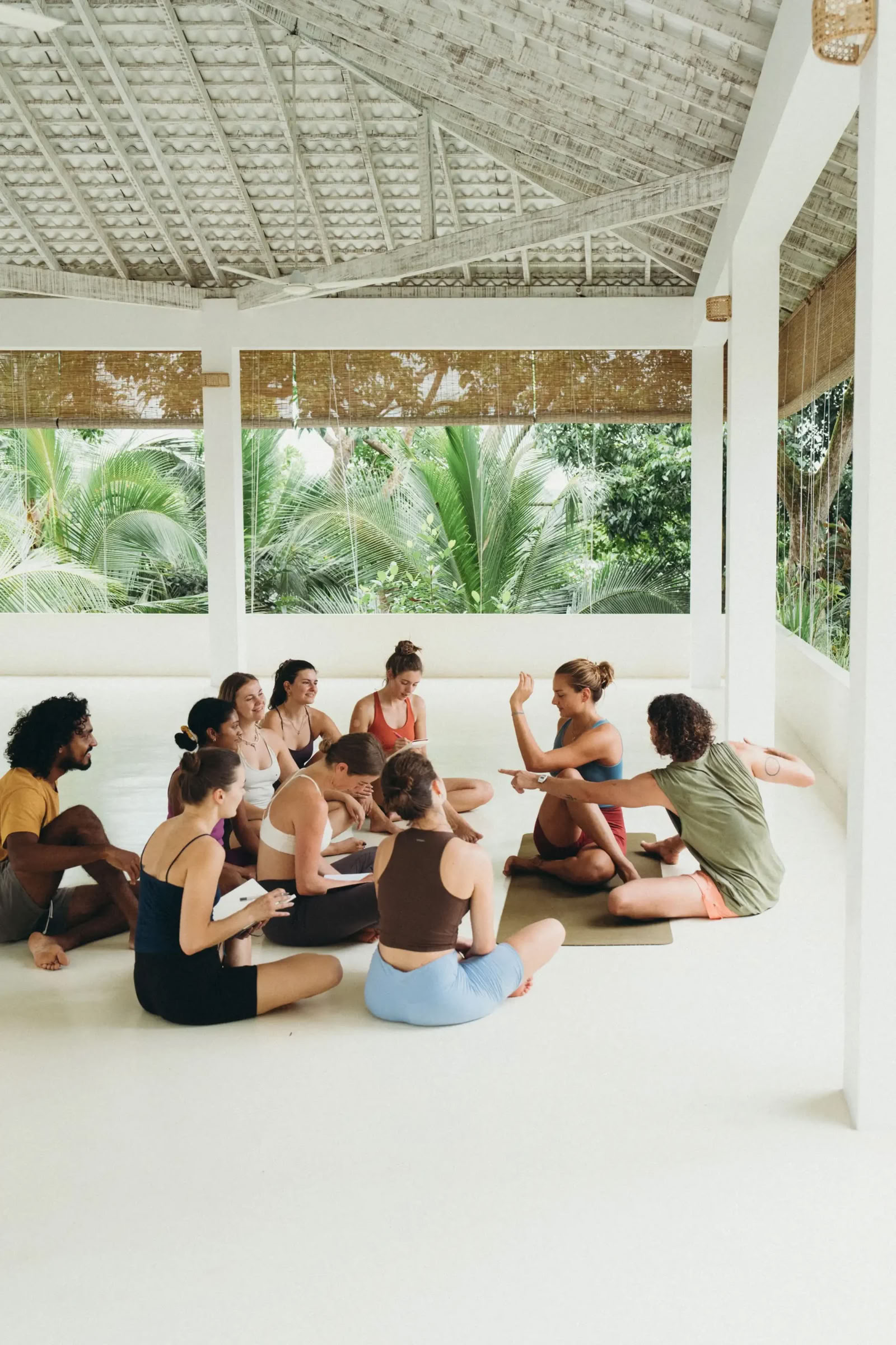 Yoga-synergi lärarintensiv med Simon Borg-Olivier
