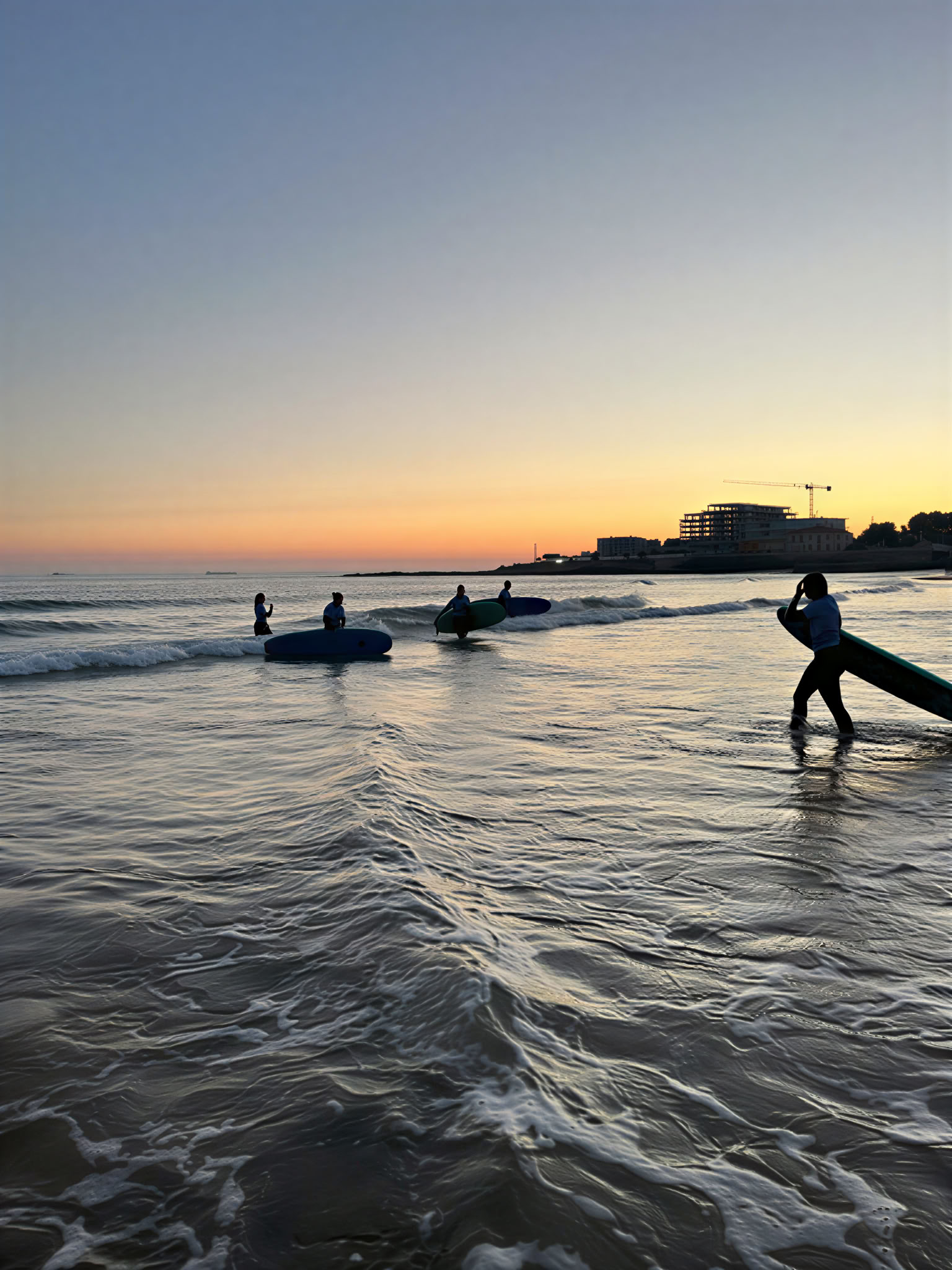 Surf- och yogaretreat för påverkan