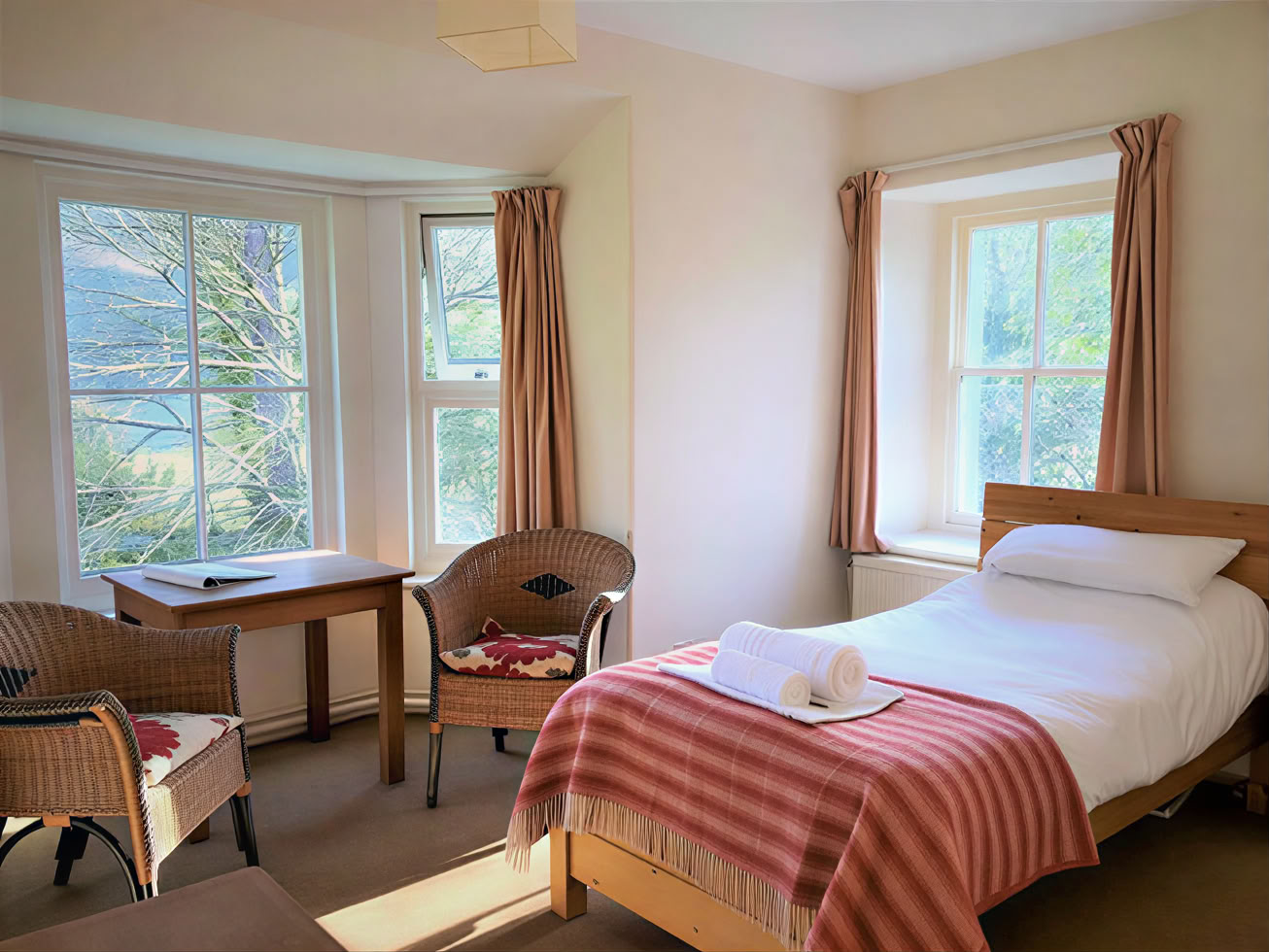 Ljuset glädje - Sommar-solståndets kundaliniyogaretreat