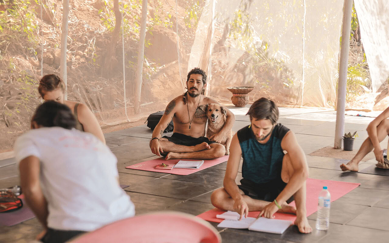 200 timmars yogalärarutbildning i Goa