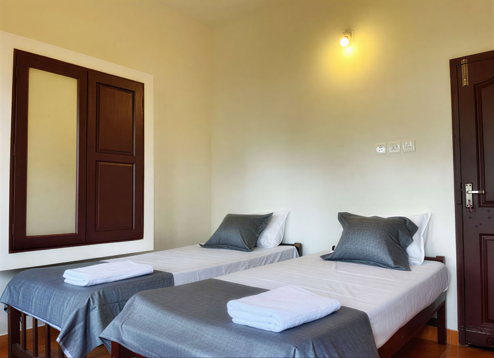 100 timmars yogalärarutbildning i Varkala, Kerala