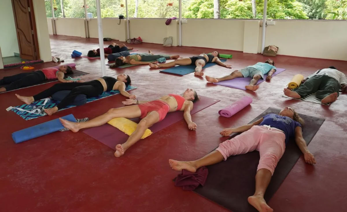 Drop-in-yogaklasser i Varkala, Kerala