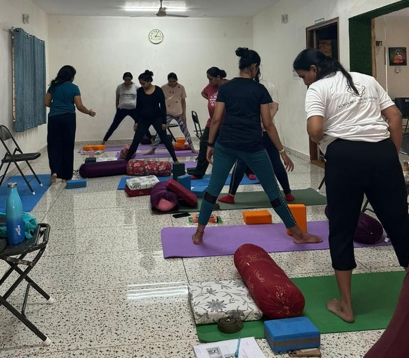 85-timmars lärarutbildningskurs i prenatal och postnatal yoga i Bengaluru