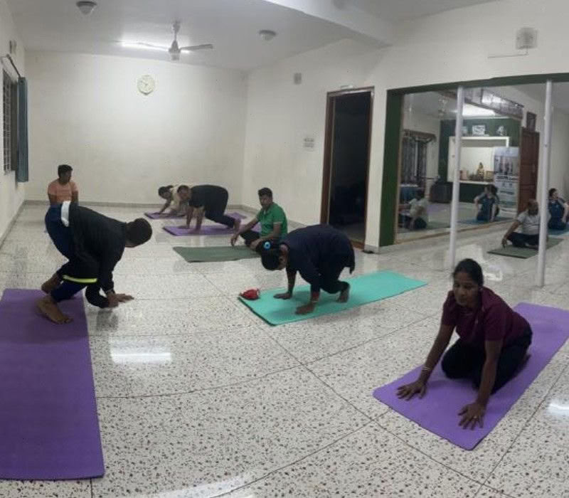 85-timmars lärarutbildningskurs i prenatal och postnatal yoga i Bengaluru