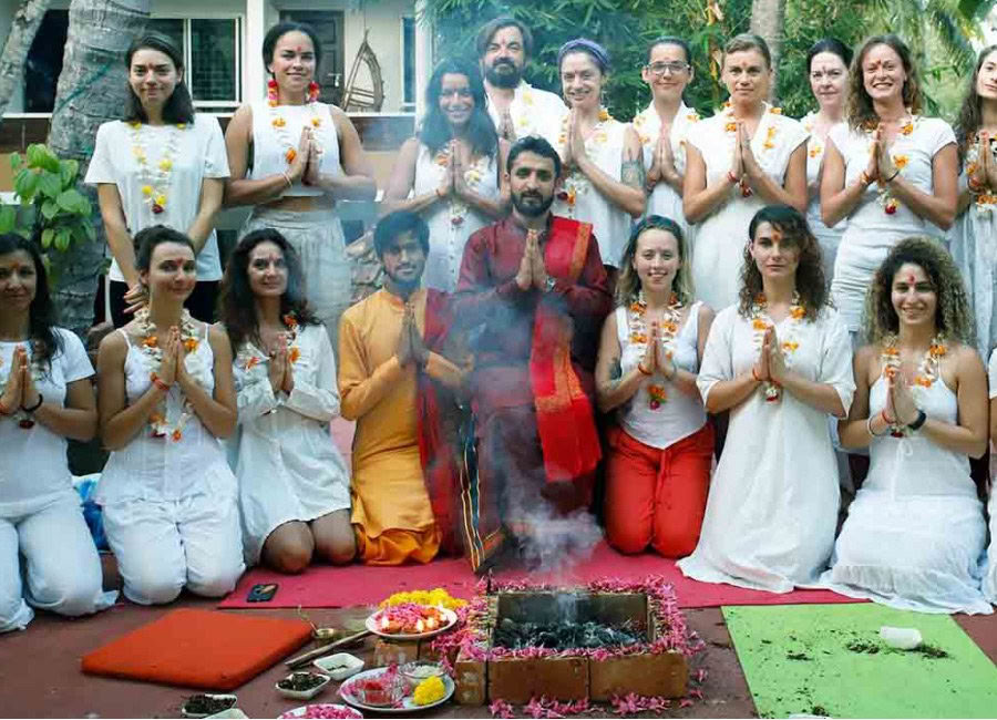 85-timmars lärarutbildningskurs i prenatal och postnatal yoga i Bengaluru