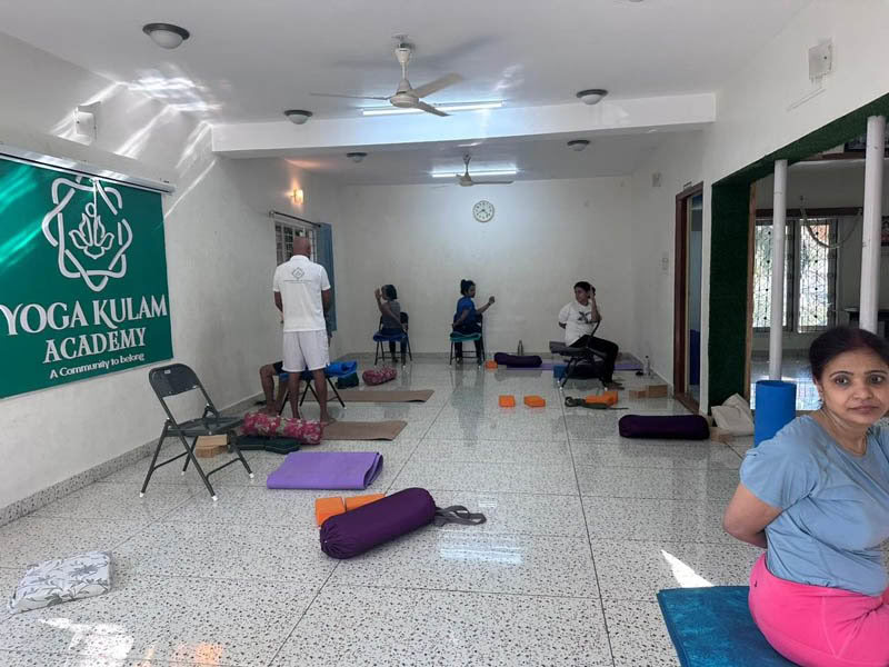 200-timmars helg-yoga TTC i Bengaluru