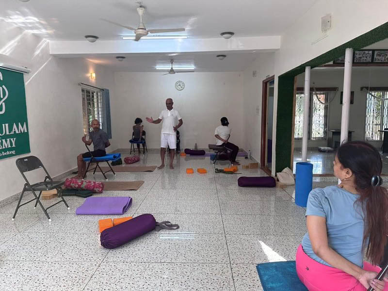 200-timmars helg-yoga TTC i Bengaluru
