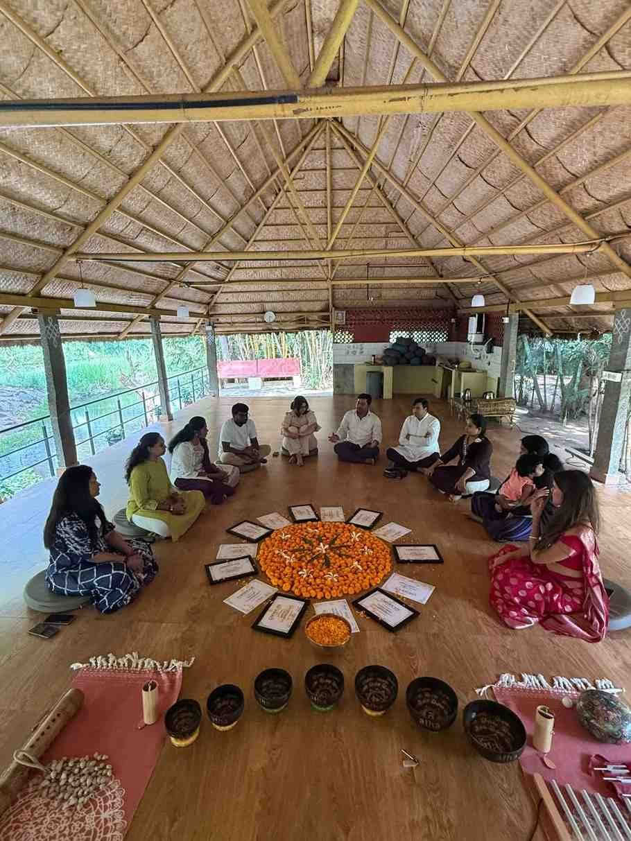 Ljudhelande meditationskurs i Mysore