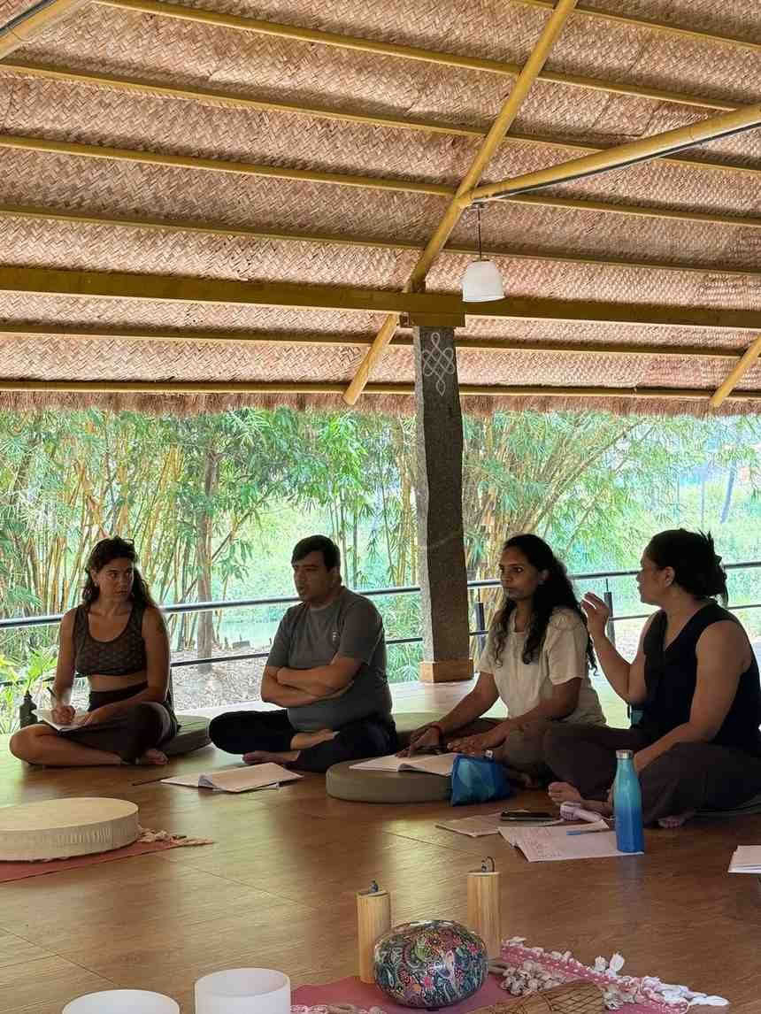 Ljudhelande meditationskurs i Mysore