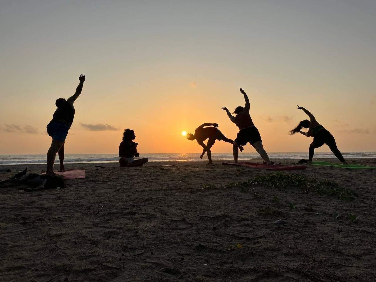 100 timmars yogalärarutbildning i Kerala