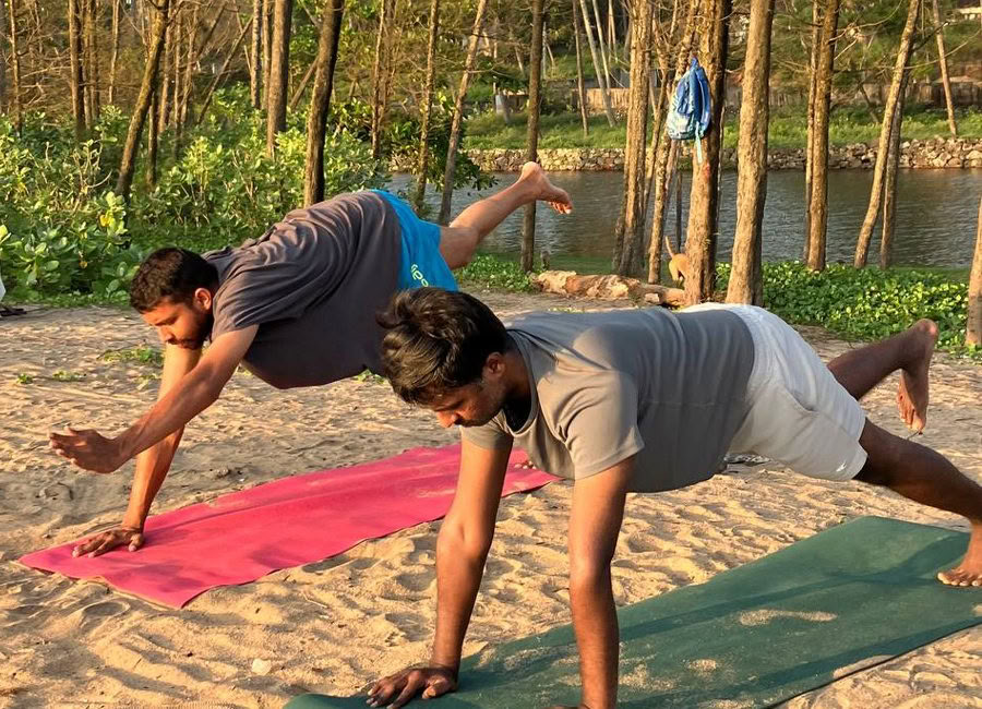 500 timmars yogalärarutbildning i Kerala