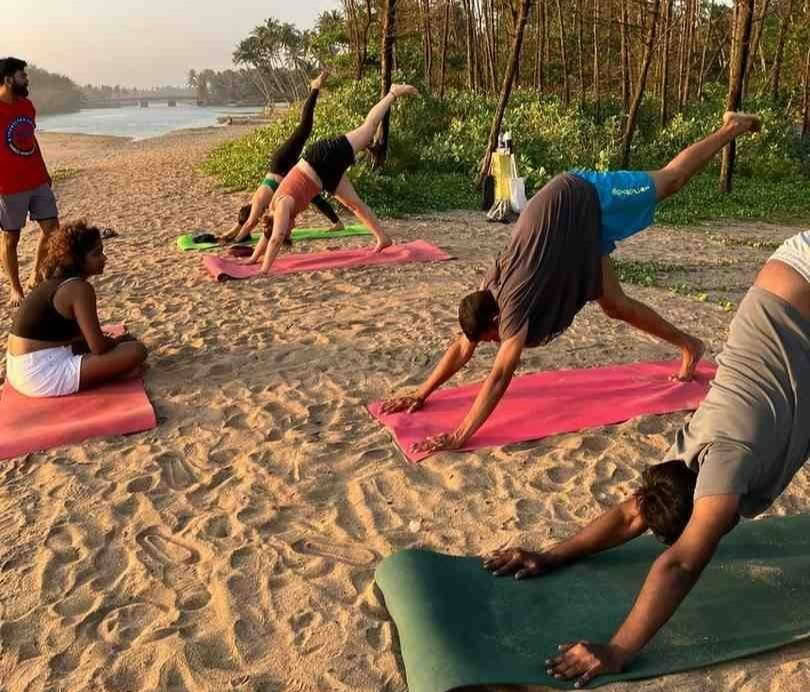500 timmars yogalärarutbildning i Kerala