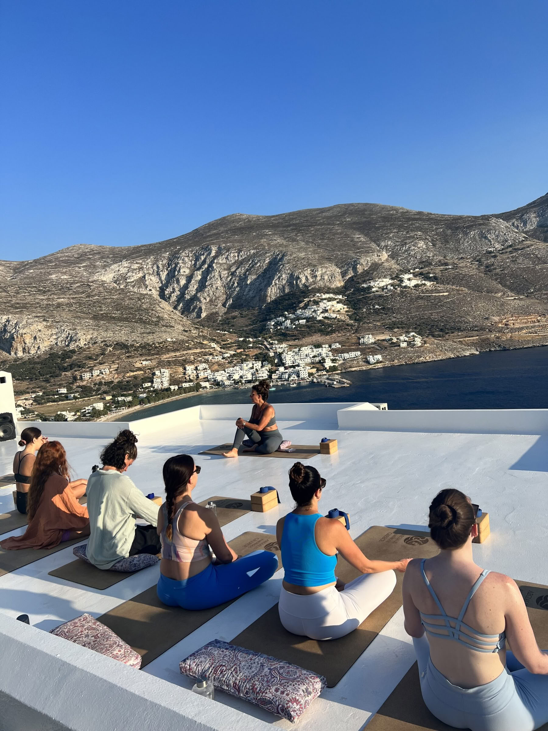 Konsten att ta emot: Fullmåne i Vattumannen på Amorgos