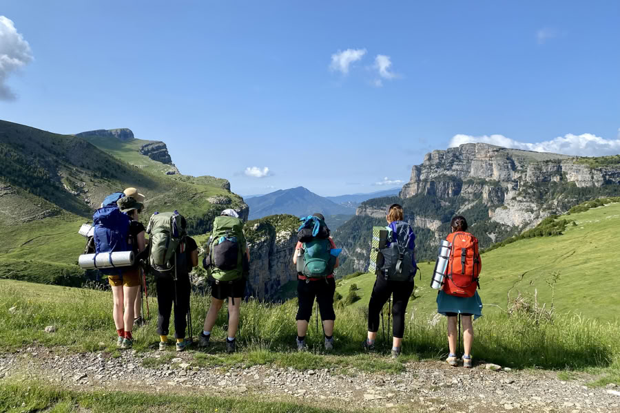 Meditativ pilgrimsfärd: lång vandring och yogaretreat