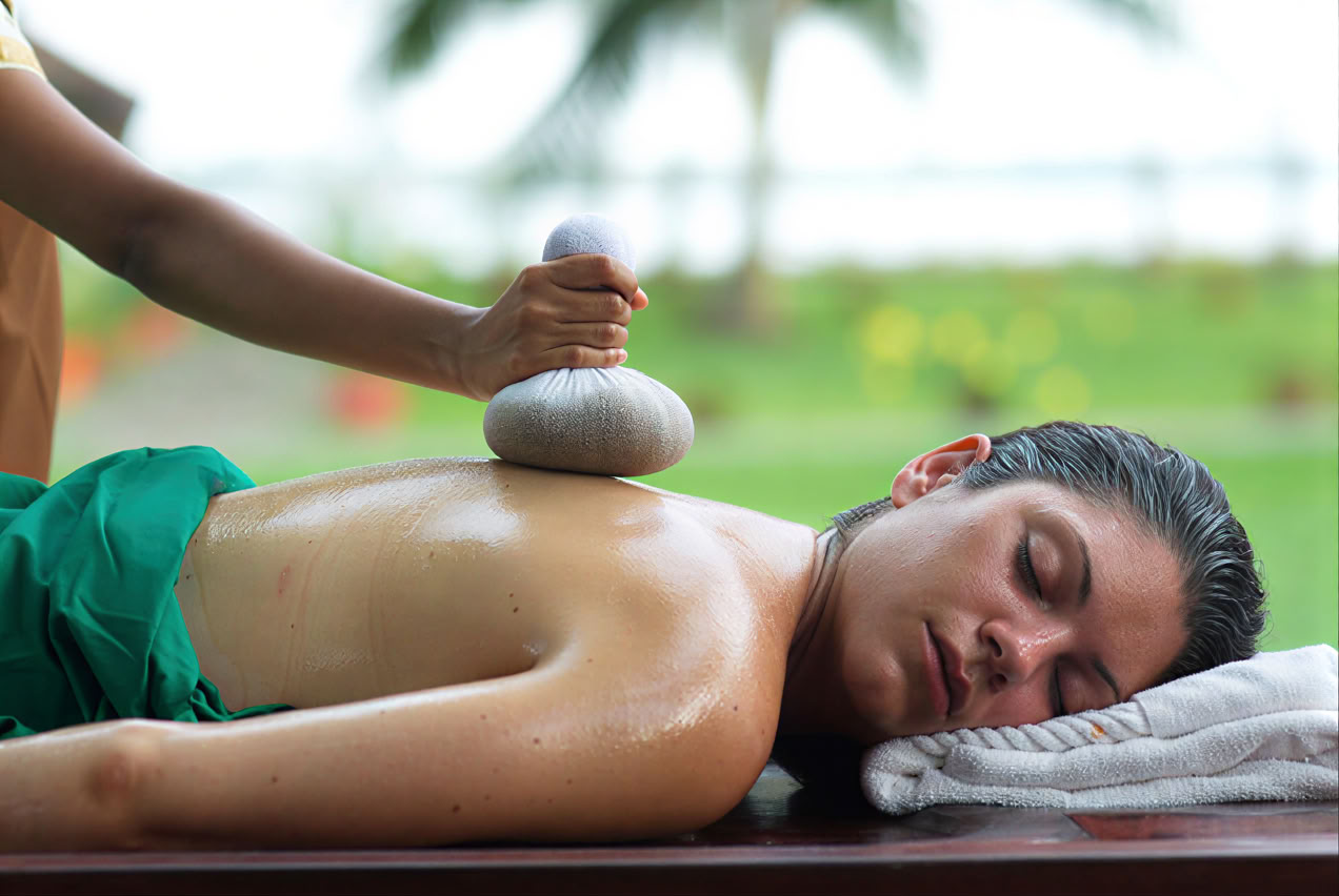 12-dagars andligt retreat i Indien: yoga i Rishikesh, ayurveda i Kerala och rundtur till Taj Mahal