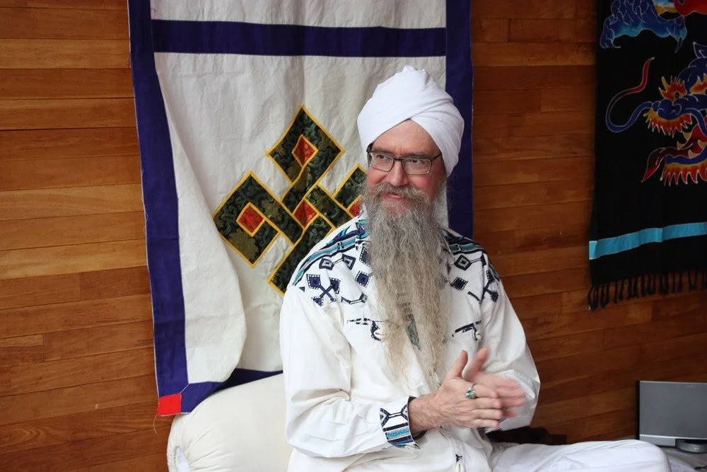 Den stilla punkten: en vintersolståndsretreat med Siri Sat och Guru Dharam