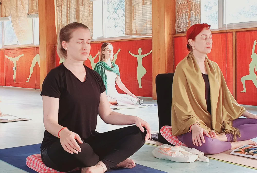 500-timmars yogalärarutbildning i Rishikesh – 3 sep–1 nov