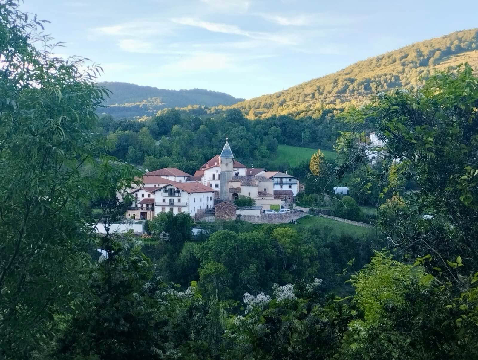 Sommarens stillhetsretreat: Yoga & psykologi i Pyrenéerna