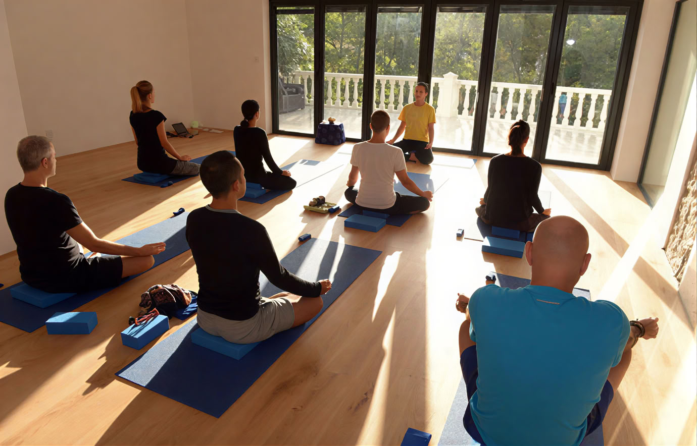 Intensiv yogameditationsretreat: Introduktion till Patanjalis Yoga Sutror, modul 1 av den internationella Raja Yoga-lärarutbildningen