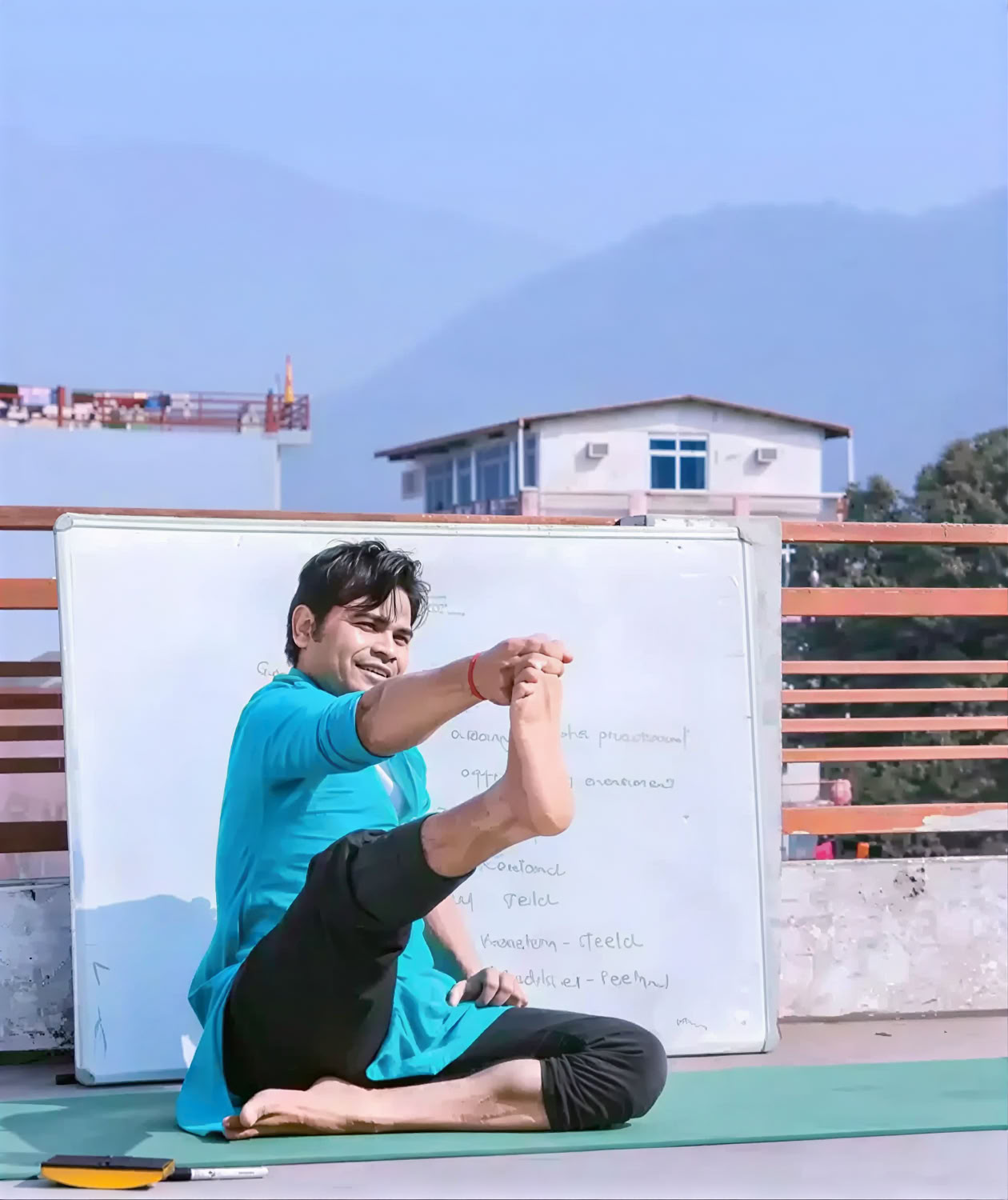 100 timmars yogalärarutbildning i Rishikesh