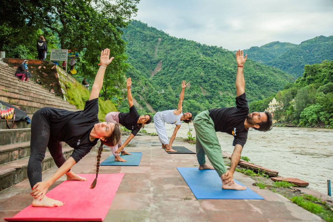 300-timmars yogalärarutbildning i Rishikesh