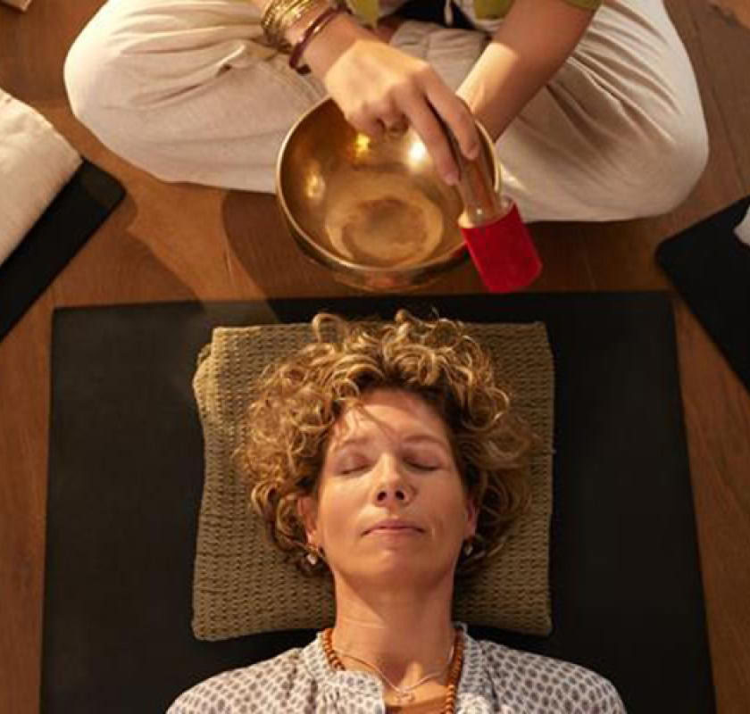 Restorande yoga och ljudhealing