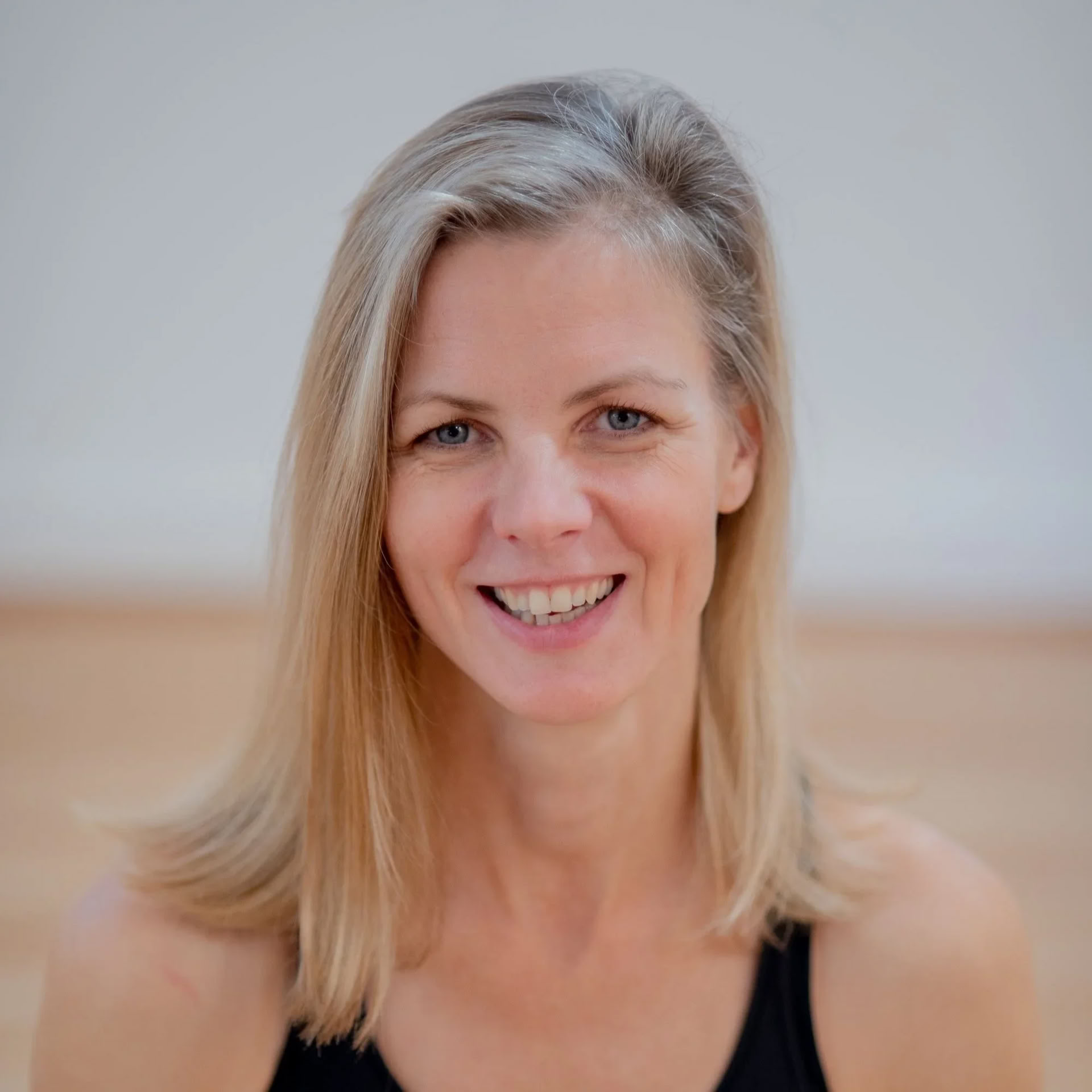 Fullmåne: Släpp taget och återställ dig – kvällsyoga och ljudresa — The Yoga Yurt
