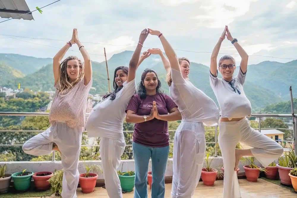 85-timmars gravidyogalärarutbildning i Rishikesh