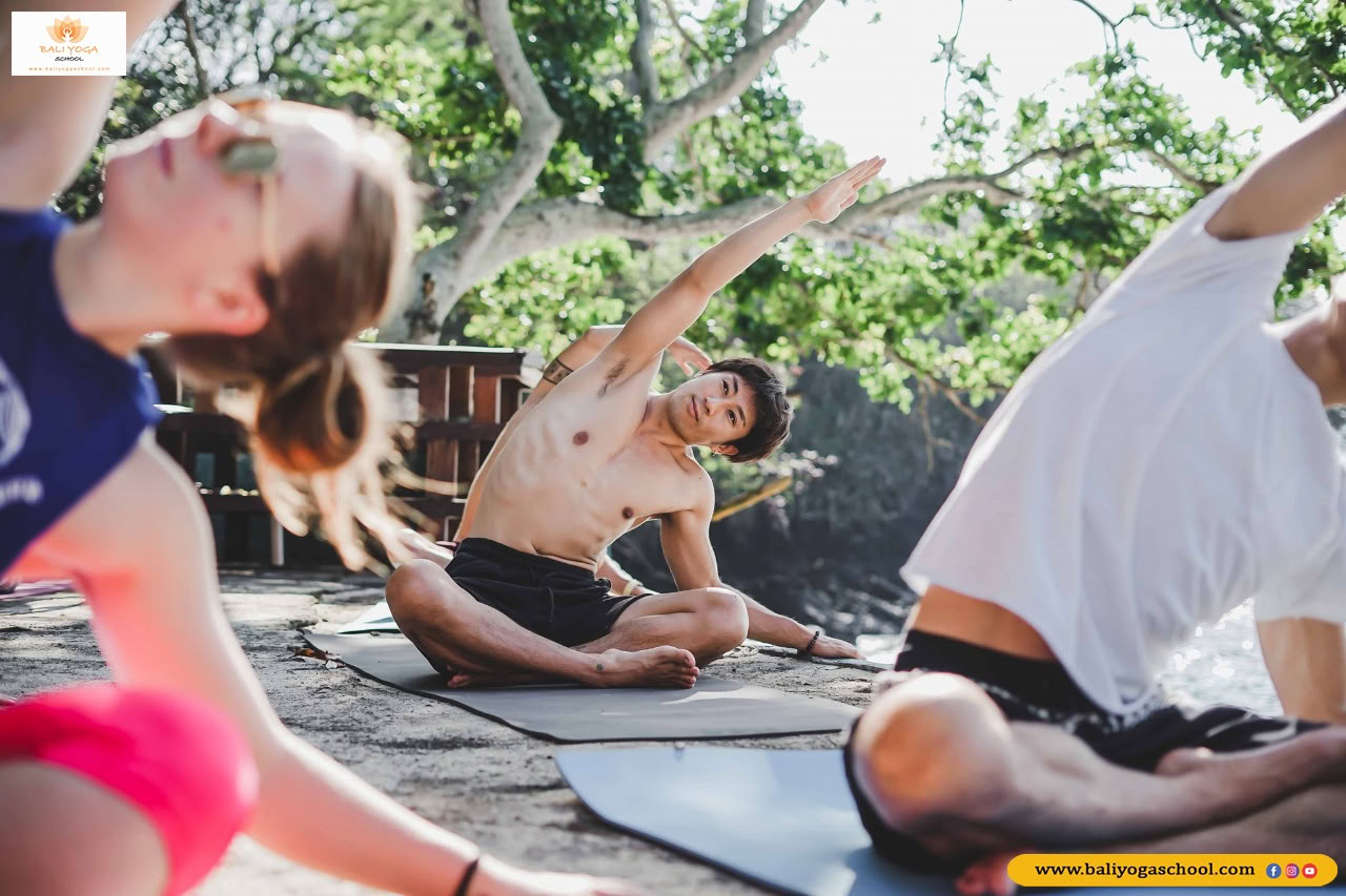 300-timmars yogalärarutbildning i Varkala, Kerala, Indien