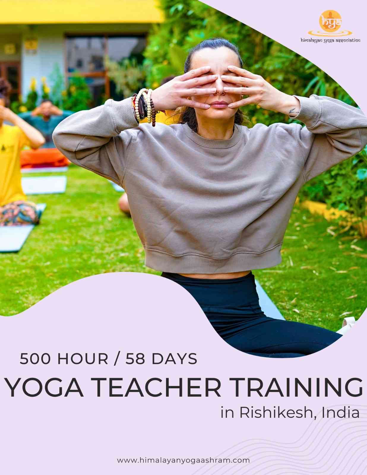 300 timmars yogalärarutbildning i Thailand