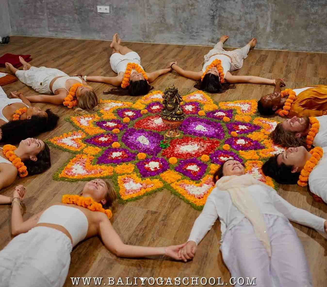 100-timmars yogalärarutbildning i Uluwatu, Bali