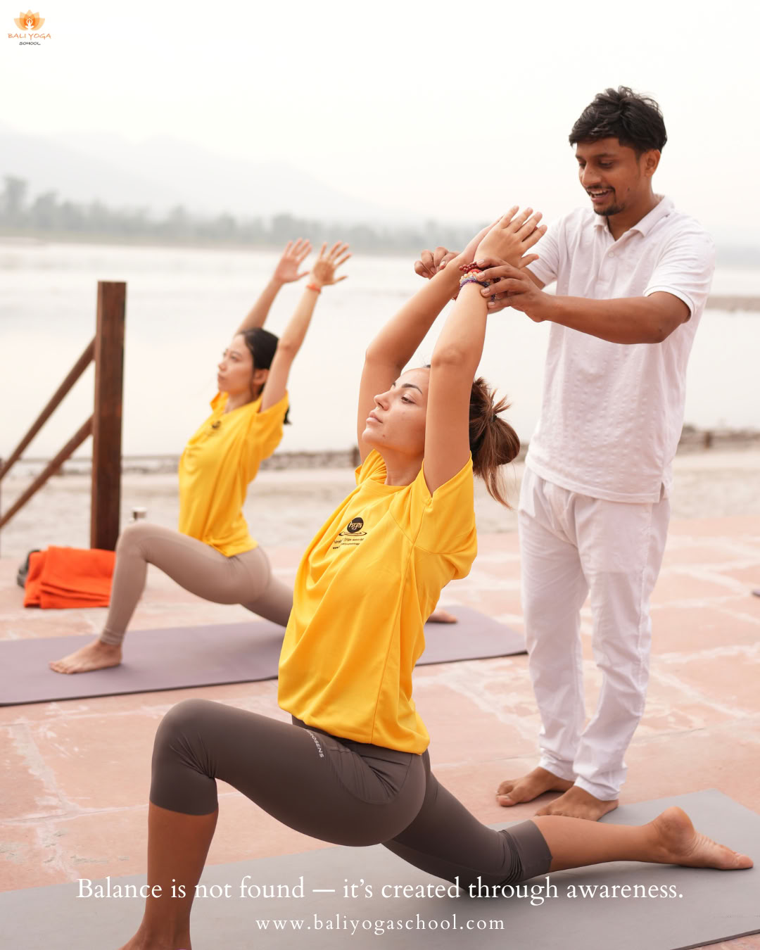 100-timmars yogalärarutbildning i Rishikesh, Indien