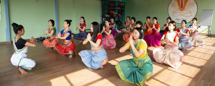 100-timmars yogalärarutbildning i Rishikesh