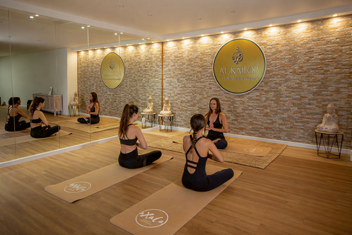 Yoga- och havsaktivitetsprogram (surf, kajak och SUP) Albufeira Algarve