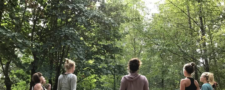 Jordad och vild yogaretreat för kvinnor nära Asheville, North Carolina