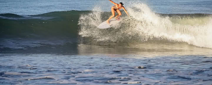 Surfretreat med havet varje dag för medelvana | Amaru Nicaragua