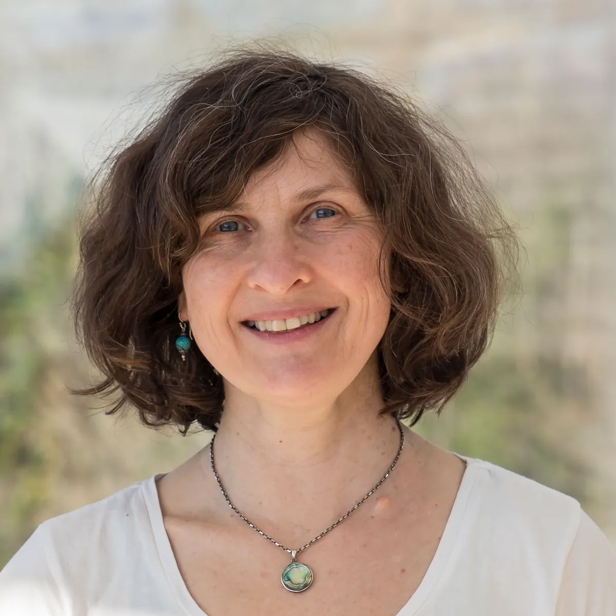 Andning, stillhet och somatisk yoga med Eleanor Dawson | Burren Yoga Retreat | Wellness Retreats Ireland
