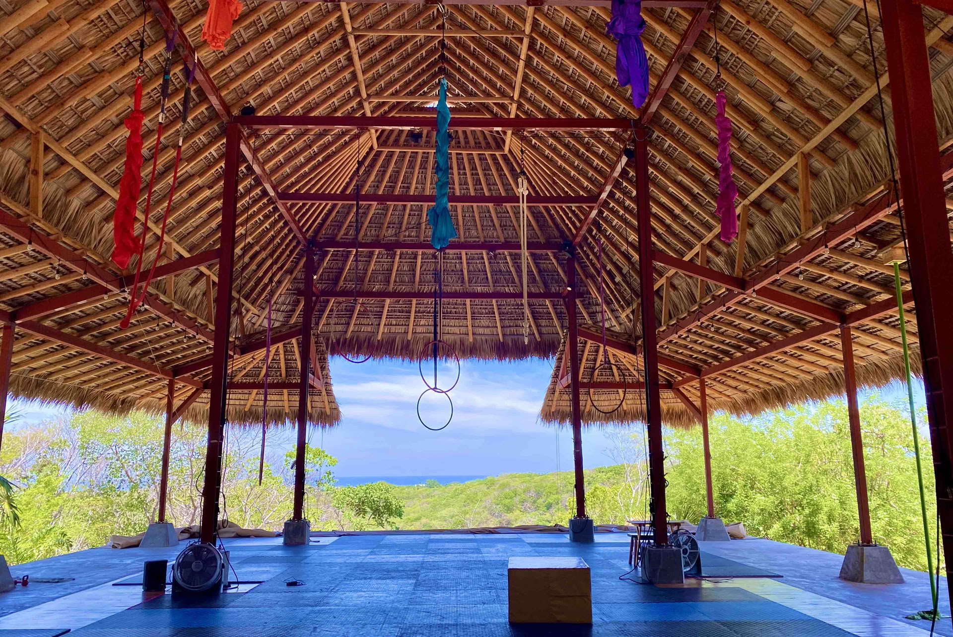 Yoga- och aerial fitness-retreater