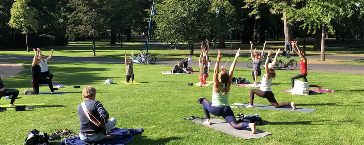 108 solhälsningar