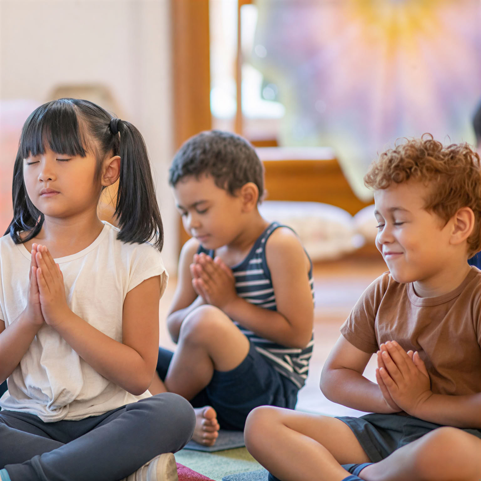 Yoga- och resiliensinspirerade rörelse- och mindfulnessläger för barn