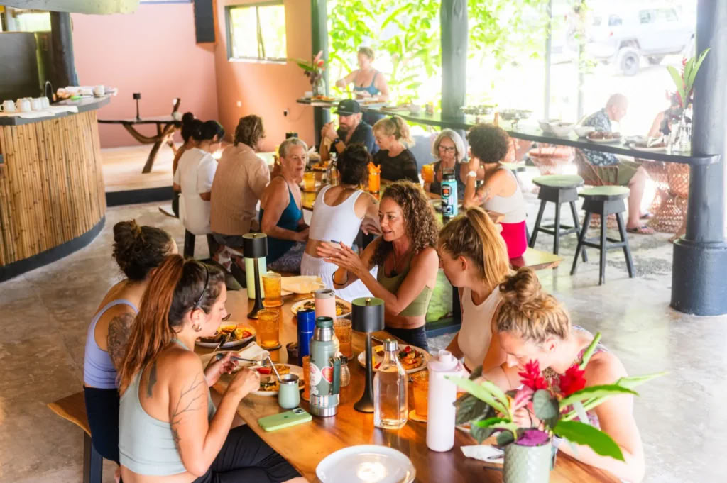 Holosomatisk andningsövning och yogarestart i Costa Rica i oktober