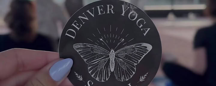 Solnedgångsyoga på takterrass | Denver
