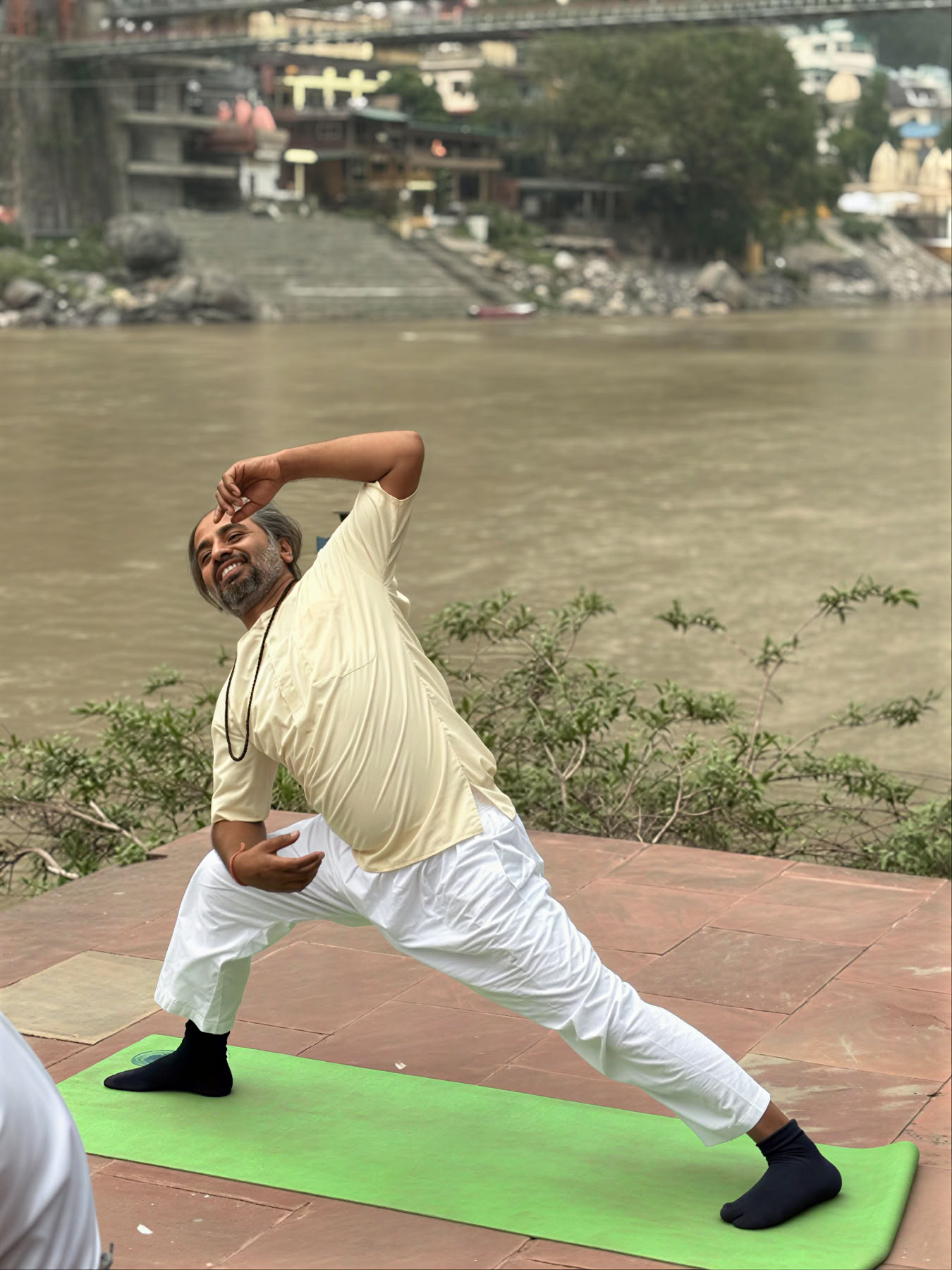 100-timmars yogalärarutbildning i Rishikesh